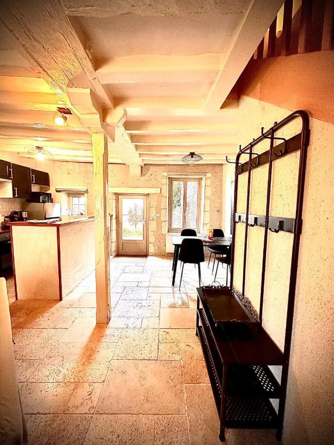 Le Lavoir Aux Roses Chédigny